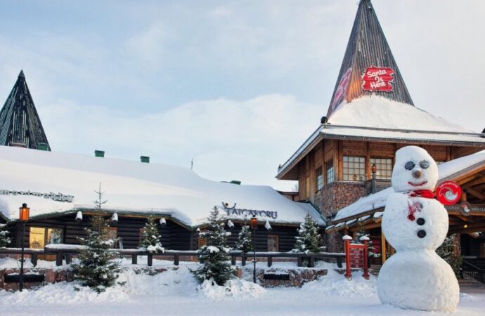 Cât costă o vacanță în Laponia pentru români. Primul charter spre „țara lui Moș Crăciun” decolează astăzi