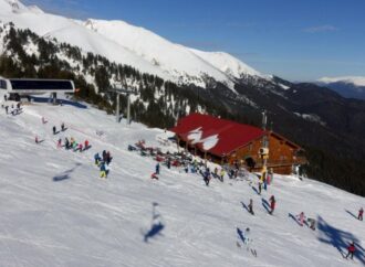 Românii schiază în Bulgaria, unde toate pârtiile au fost deschise. Ce tarife sunt în ţara vecină