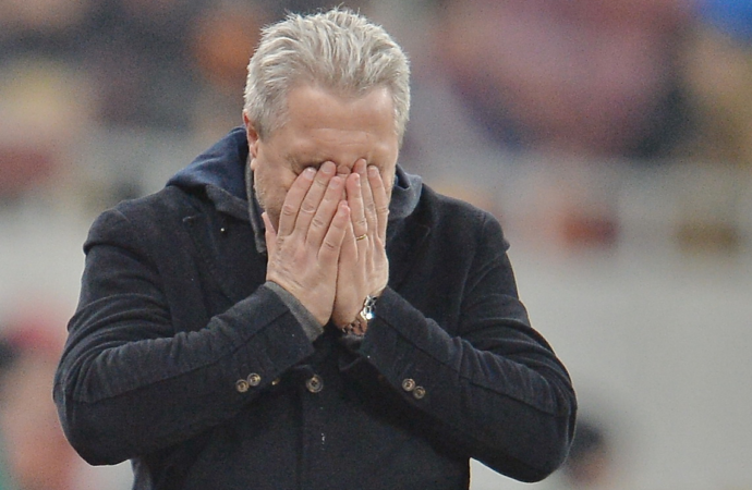 Marius Șumudică, în lacrimi după ce n-a devenit antrenorul Rapidului! Tehnicianul are cale liberă spre FCSB: „Nu-l mai judecăm!” Marius Șumudică, în lacrimi după ce n-a devenit antrenorul Rapidului! Tehnicianul are cale liberă spre FCSB: „Nu-l mai judecăm!”