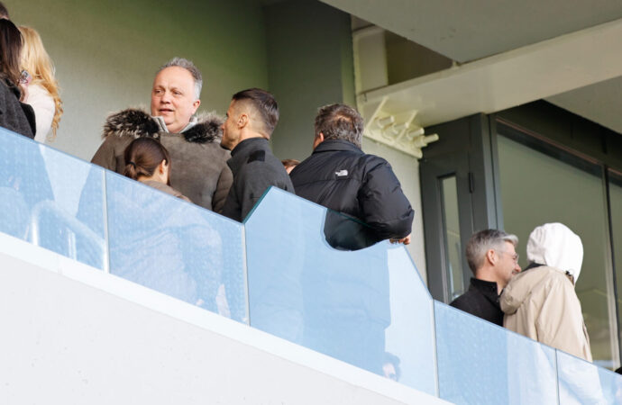 Acționarul lui Dinamo, lovit de mașină! Era pe trotuar când a dat autoutilitara peste el Acționarul lui Dinamo, lovit de mașină! Era pe trotuar când a dat autoutilitara peste el