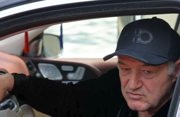 Ce sumă a plătit Gigi Becali pentru șapca trendy