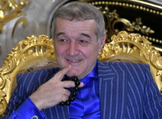 Reacția lui Gigi Becali când a văzut noul antrenor al Rapidului! Reacția lui Gigi Becali când a văzut noul antrenor al Rapidului!