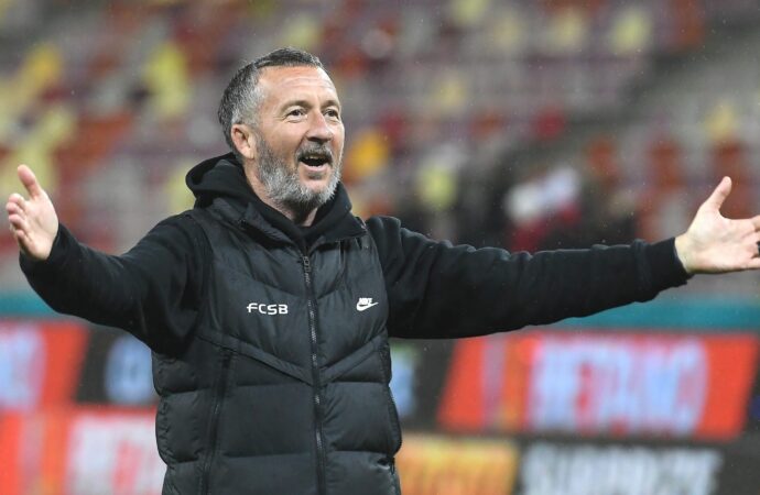 Mihai Stoica a batjocorit bannerele celor de la CSA Steaua Mihai Stoica a batjocorit bannerele celor de la CSA Steaua