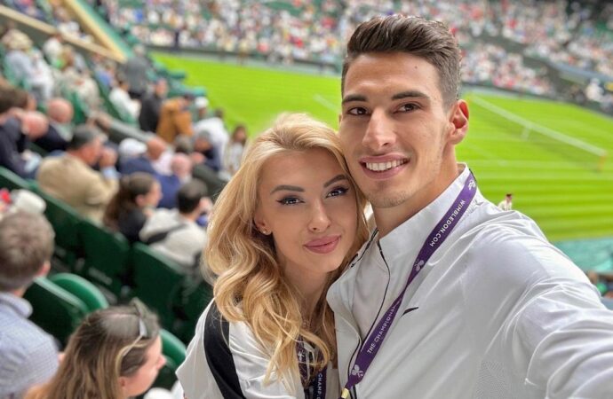 Andreea Bălan, criticată că îi strică cariera lui Victor Cornea