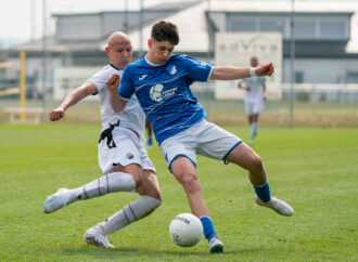 David Creța joacă la Academia lui Hoffenheim, e cel mai bun atacant U16 din Germania, iar nemții așteaptă să-și ia cetățenia pentru a-l folosi și în meciuri oficiale David Creța joacă la Academia lui Hoffenheim, e cel mai bun atacant U16 din Germania, iar nemții așteaptă să-și ia cetățenia pentru a-l folosi și în meciuri oficiale