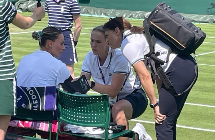 CORESPONDENȚĂ DE LA WIMBLEDON | Ana Bogdan și-a aflat diagnosticul după ce a acuzat probleme de sănătate în meciul cu Lesia Tsurenko: „Nu vedeam mingea bine” CORESPONDENȚĂ DE LA WIMBLEDON | Ana Bogdan și-a aflat diagnosticul după ce a acuzat probleme de sănătate în meciul cu Lesia Tsurenko: „Nu vedeam mingea bine”