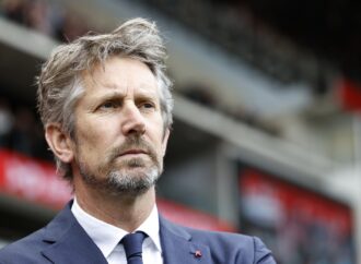 Edwin van de Sar a suferit o hemoragie cerebrală! Edwin van de Sar a suferit o hemoragie cerebrală!