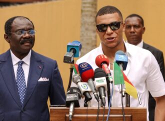 Jurnaliștii l-au „prins” pe Kylian Mbappe în… Camerun! Jurnaliștii l-au „prins” pe Kylian Mbappe în… Camerun!