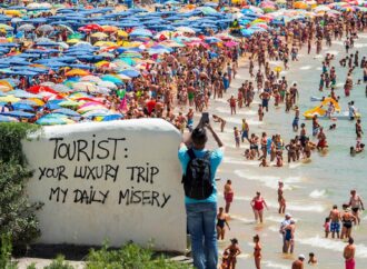 Coșmarul din vacanță: topul orașelor unde turiștii depășesc localnicii. Recordul: 36 la 1 Coșmarul din vacanță: topul orașelor unde turiștii depășesc localnicii. Recordul: 36 la 1