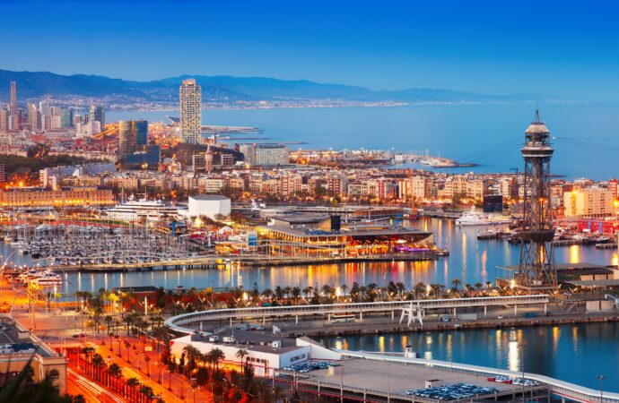 Barcelona interzice Airbnb-urile. Ce succes au avut alte orașe europene care au luat măsuri drastice împotriva supraturismului VIDEO