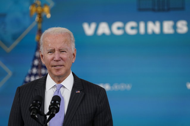 Biden a primit o nouă doză de vaccin anti-COVID-19 şi îi îndeamnă pe americani să îi urmeze exemplul