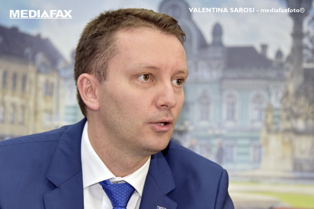 Să ne implicăm mai activ în a ajuta Republica Moldova şi Ucraina să îndeplinească criteriile de aderare la UE Să ne implicăm mai activ în a ajuta Republica Moldova şi Ucraina să îndeplinească criteriile de aderare la UE