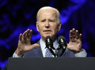 Votanţii dezbat: Este Biden prea bătrân?