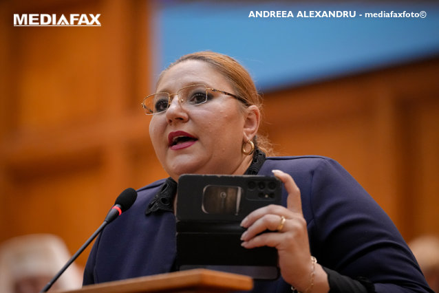 senatoarea Diana Şoşoacă a rămas fără permis de conducere din cauza vitezei. Merge cu 70km/h peste limita legală senatoarea Diana Şoşoacă a rămas fără permis de conducere din cauza vitezei. Merge cu 70km/h peste limita legală