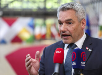 Karl Nehammer, după vizita în România: Sistemul Schengen nu funcţionează, prin urmare nu poate fi extins / "Companiile noastre sunt puternic implicate în România şi creează mii de locuri de muncă" Karl Nehammer, după vizita în România: Sistemul Schengen nu funcţionează, prin urmare nu poate fi extins / "Companiile noastre sunt puternic implicate în România şi creează mii de locuri de muncă"