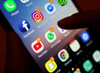 UE cere ca Facebook şi TikTok să identifice şi să eticheteze falsurile generate cu AI, înainte de europarlamentare