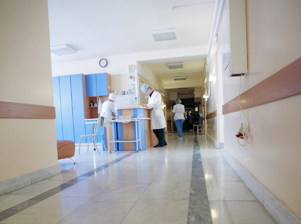Nu se modifică indemnizaţiile pentru medicii specialişti şi primari care efectuează gărzi Nu se modifică indemnizaţiile pentru medicii specialişti şi primari care efectuează gărzi
