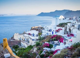 Vacanțele în Grecia vor costa mai mult în 2025: Ce taxe noi te așteaptă și cum îți afectează bugetul Vacanțele în Grecia vor costa mai mult în 2025: Ce taxe noi te așteaptă și cum îți afectează bugetul