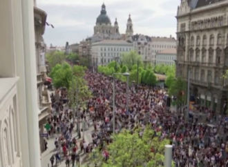 demonstraţie uriaşă împotriva lui Orban la Budapesta