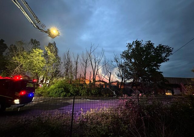 Cei afectaţi de incendiul din Sectorul 1 pot suna la Serviciul Urgenţe din DGASPC Cei afectaţi de incendiul din Sectorul 1 pot suna la Serviciul Urgenţe din DGASPC
