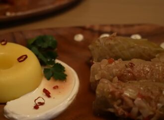 Japonia mănâncă mici și sarmale. Românul care le prepară: „Clienții ling farfuria“ VIDEO