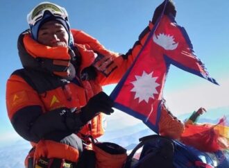 30 de ascensiuni pe Everest: noul record mondial obținut de alpinistul nepalez Kami Rita Sherpa VIDEO