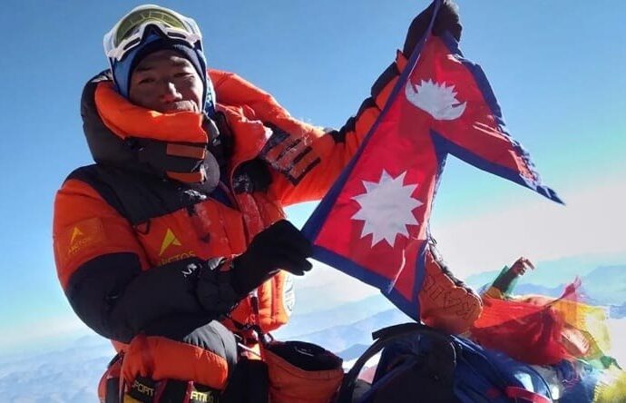 30 de ascensiuni pe Everest: noul record mondial obținut de alpinistul nepalez Kami Rita Sherpa VIDEO
