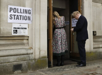 Alegeri locale în Marea Britanie. Un fost premier nu a putut vota deoarece nu a avut act de identitate Alegeri locale în Marea Britanie. Un fost premier nu a putut vota deoarece nu a avut act de identitate