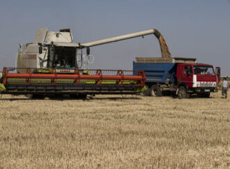 Un fost premier ceh a preluat controlul East Grain, trader român de cereale, cu afaceri de 150 mil. euro. Comisia Europeană a aprobat tranzacţia