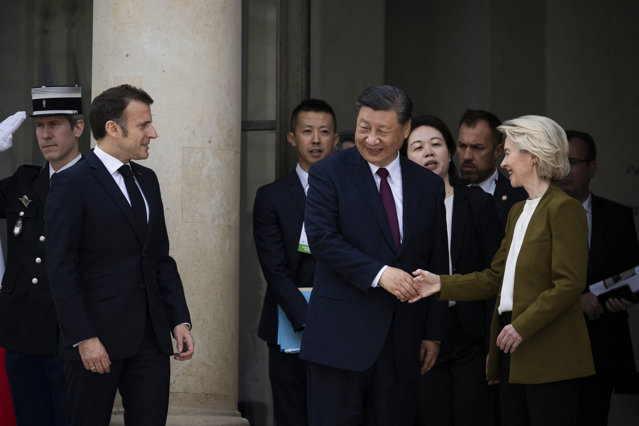 Macron şi von der Leyen îl presează pe Xi al Chinei cu privire la comerţ în discuţiile de la Paris Macron şi von der Leyen îl presează pe Xi al Chinei cu privire la comerţ în discuţiile de la Paris