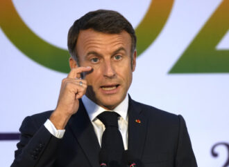 Macron îl îndeamnă pe Netanyahu să ajungă la un acord de armistiţiu cu Hamas