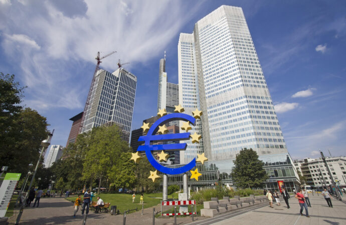 BCE va menține o abordare ”prudentă” /Tensiunile geopolitice și problemele piețelor imobiliare generează RISCURI în zona euro