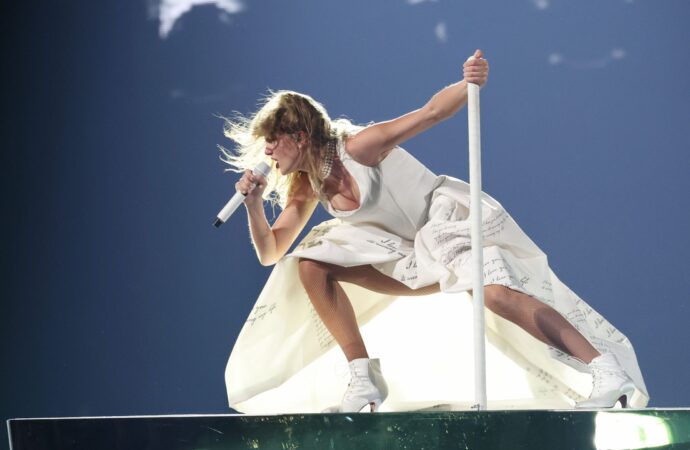 Taylor Swift își schimbă garderoba Eras Tour
