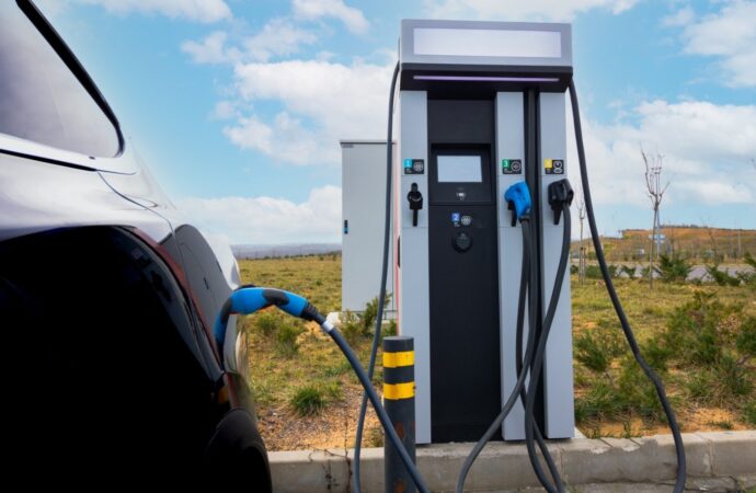 Experiența unui șofer român cu mașina electrică până în Grecia: M-a costat 327 de lei, față de 1.800 anul trecut. „Erou național te facem”