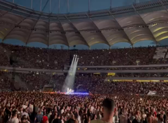 VIDEO. Un manelist a urcat pe scenă lângă Coldplay VIDEO. Un manelist a urcat pe scenă lângă Coldplay