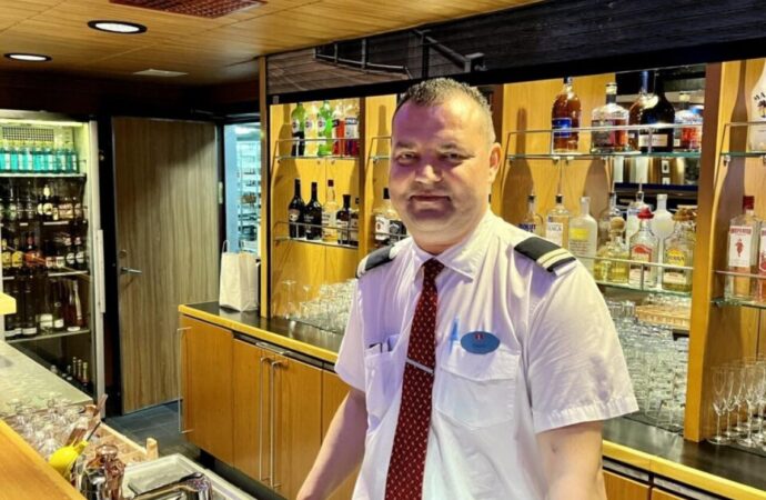 Ce salariu are Daniel, care lucrează de 20 de ani pe vase de croazieră Ce salariu are Daniel, care lucrează de 20 de ani pe vase de croazieră