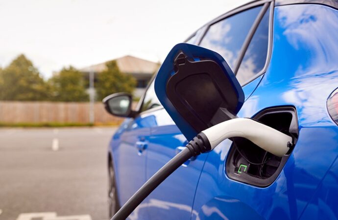 Dacia Spring, regina mașinilor electrice în România. Piața are potențial, dar penuria de „pompe electrice” frânează achizițiile în domeniu