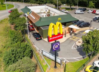 McDonald’s concediază AI după plângerile din partea clienților McDonald’s concediază AI după plângerile din partea clienților