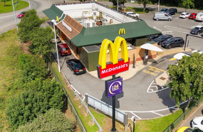 McDonald’s concediază AI după plângerile din partea clienților McDonald’s concediază AI după plângerile din partea clienților