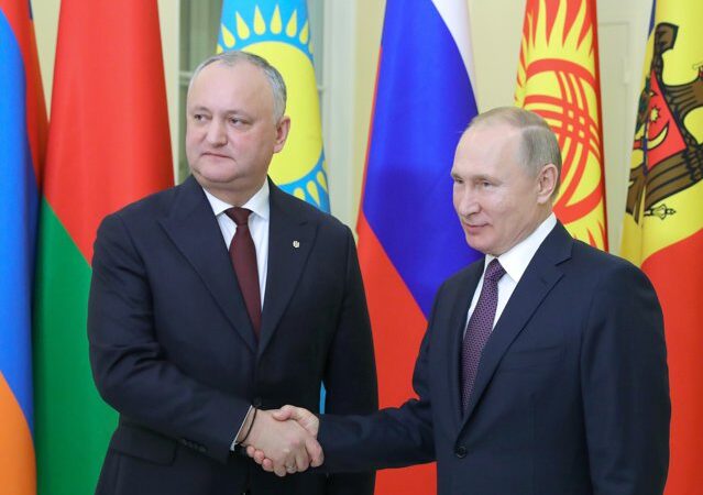 Igor Dodon vrea legături mai strânse cu Rusia şi China şi o alianţă împotriva preşedintei Maia Sandu. Fostul preşedinte vrea o alianţă împotriva preşedintei pro-europene Maia Sandu Igor Dodon vrea legături mai strânse cu Rusia şi China şi o alianţă împotriva preşedintei Maia Sandu. Fostul preşedinte vrea o alianţă împotriva preşedintei pro-europene Maia Sandu