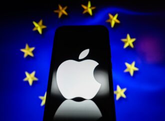 APPLE riscă să devină primul grup tehnologic digital sancționat de UE în virtutea noilor reglementări APPLE riscă să devină primul grup tehnologic digital sancționat de UE în virtutea noilor reglementări
