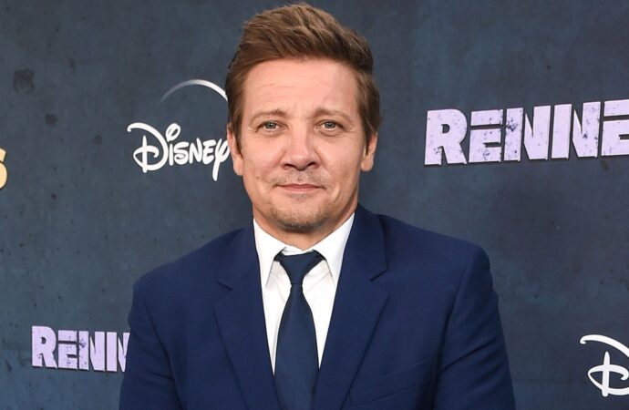 Jeremy Renner urmează să joace în primul său film după accident