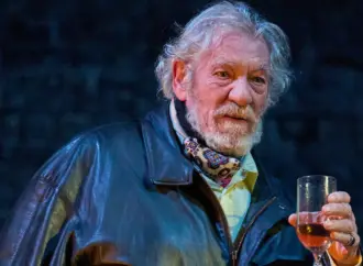 Sir Ian McKellen a căzut de pe scena unui teatru din centrul Londrei Sir Ian McKellen a căzut de pe scena unui teatru din centrul Londrei