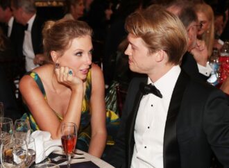 Joe Alwyn vorbește despre despărțirea de Taylor Swift Joe Alwyn vorbește despre despărțirea de Taylor Swift