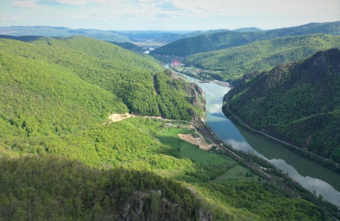 Cum a fost construită șoseaua de pe Valea Oltului. Drumul Carpaților, închis pentru lucrări la autostradă Cum a fost construită șoseaua de pe Valea Oltului. Drumul Carpaților, închis pentru lucrări la autostradă