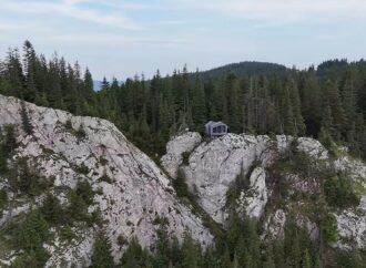 VIDEO Cea mai spectaculoasă cazare din România, deasupra unei prăpăstii, e gratuită. „Vai de mine, te trec fiorii” VIDEO Cea mai spectaculoasă cazare din România, deasupra unei prăpăstii, e gratuită. „Vai de mine, te trec fiorii”