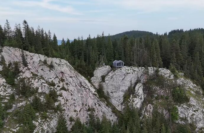 VIDEO Cea mai spectaculoasă cazare din România, deasupra unei prăpăstii, e gratuită. „Vai de mine, te trec fiorii” VIDEO Cea mai spectaculoasă cazare din România, deasupra unei prăpăstii, e gratuită. „Vai de mine, te trec fiorii”