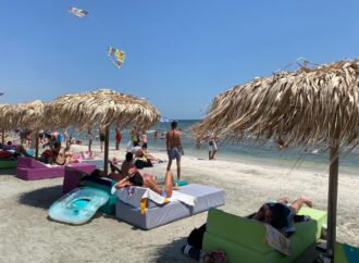 Câți bani a ajuns să cheltuie un turist român pe litoral. Prețurile sunt mai mari de la an la an Câți bani a ajuns să cheltuie un turist român pe litoral. Prețurile sunt mai mari de la an la an