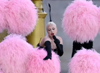 Lady Gaga pare să fie logodită cu iubitul ei, Michael Polansky Lady Gaga pare să fie logodită cu iubitul ei, Michael Polansky