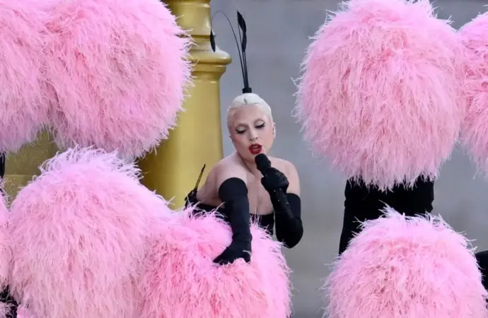 Lady Gaga pare să fie logodită cu iubitul ei, Michael Polansky Lady Gaga pare să fie logodită cu iubitul ei, Michael Polansky